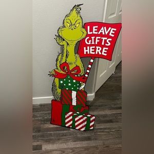 The Grinch Leave Gifts Here Wood Sign